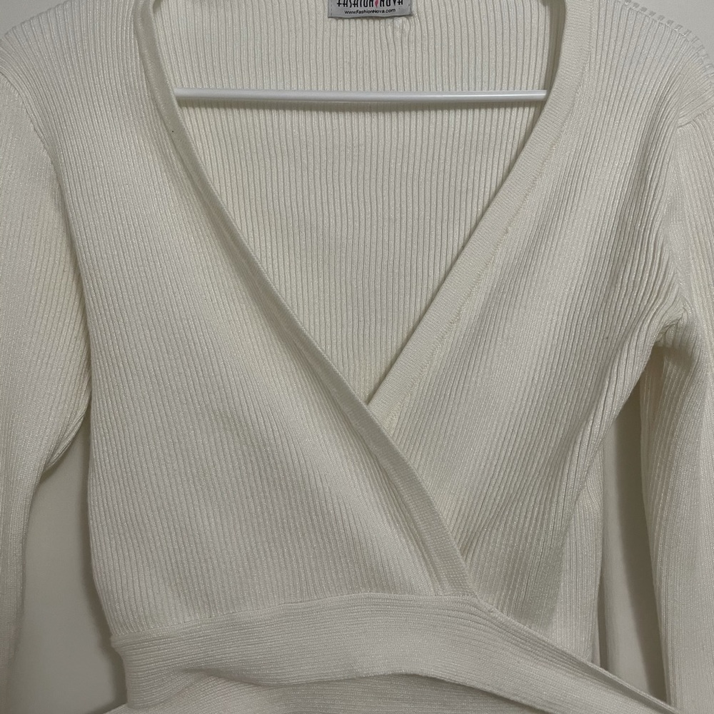 White long sleeve tie blouse